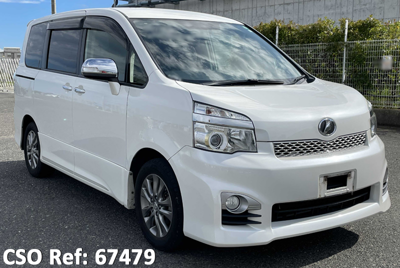 Toyota / Voxy 2013